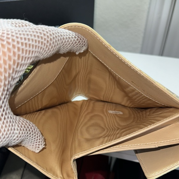 Authentic Raer 🔥Chanel🔥 Beige leather wallet with COA - Picture 9 of 17